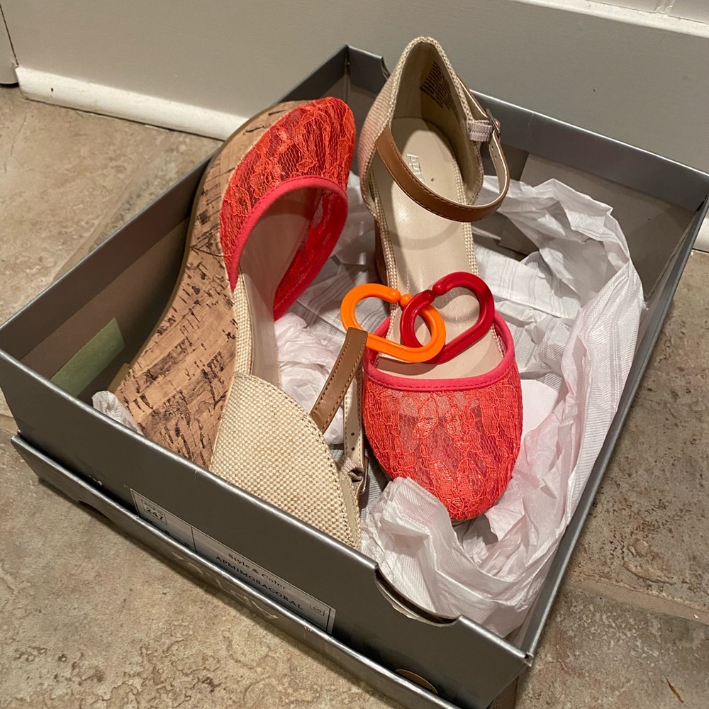 🎁NWT Lace Platform Wedge Sandals Sizes 7.5